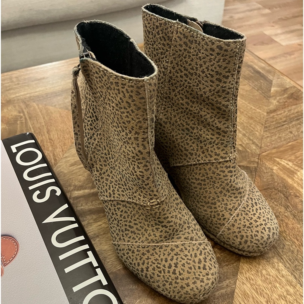 Toms Almost new leopard print zip-up boots